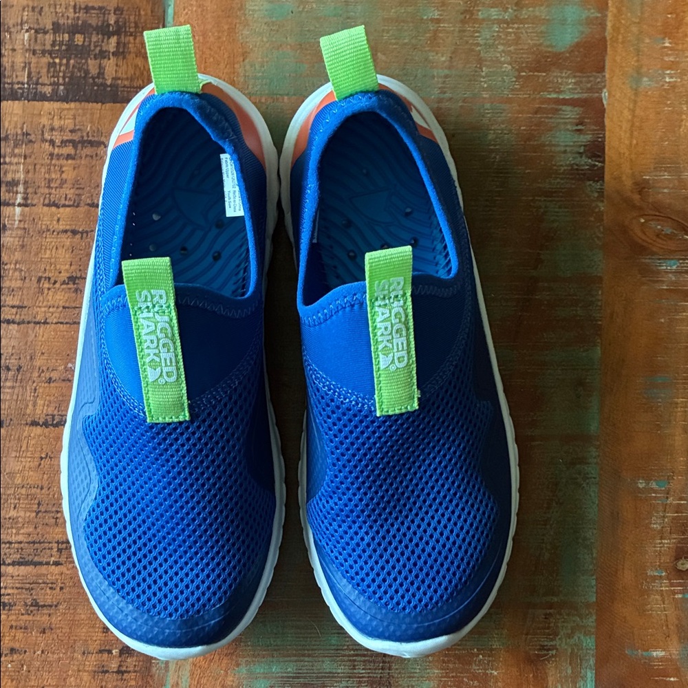 Rugged Shark Toddler & Kids Water Shoe size 2
